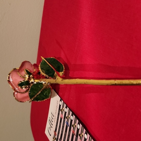 Steven Singer Real Pink Rose Preserved and Dipped in 24 Karat Gold - Picture 6 of 11